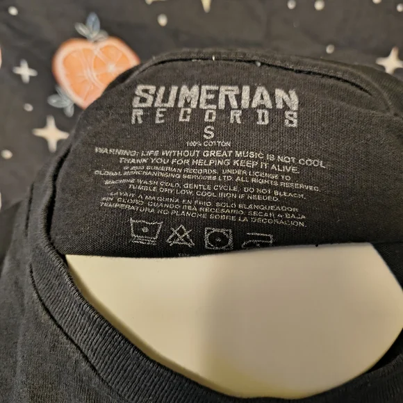 Black and Red Graphic T-Shirt - Picture 3 of 3